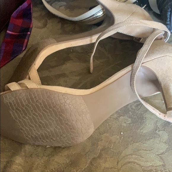Heels - Picture 3 of 3